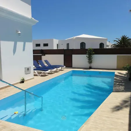 Casa Erasmo Nyaraló *
