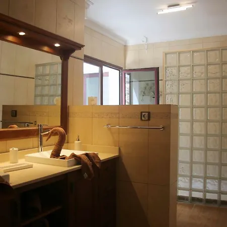 Casa Erasmo Nyaraló *